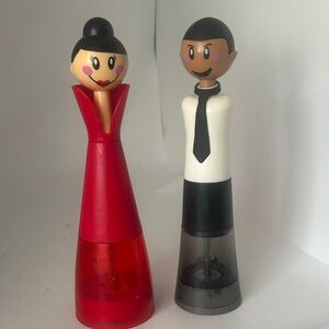 Stylist Red and Black Pepper Grinder Set “Vigar Dolls”